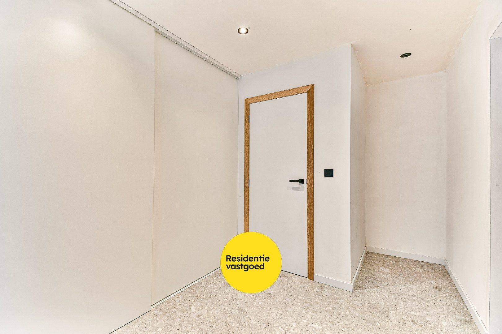 Volledig gerenoveerde halfopen woonst foto 20