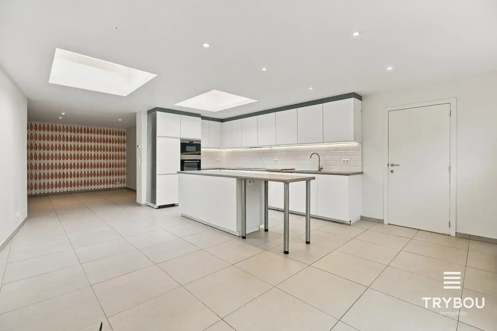 Ruime rijwoning in het centrum van Ieper! foto 6