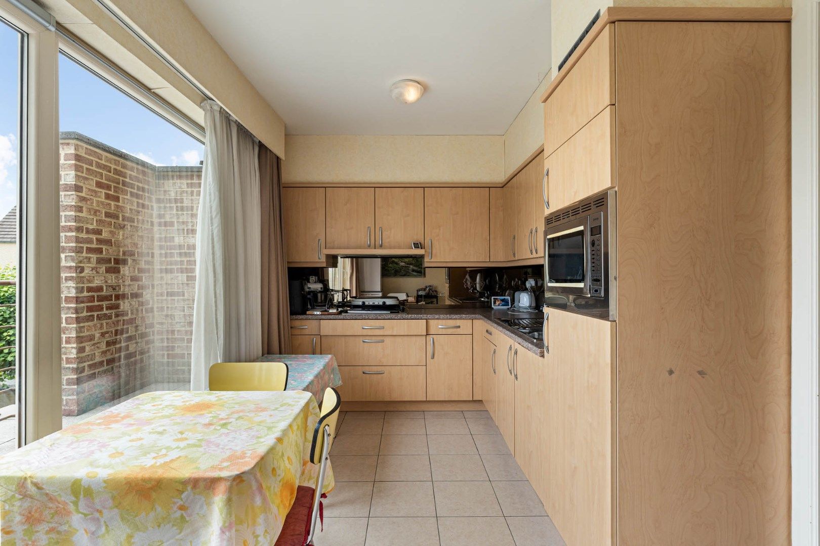 Stijlvol appartement voorzien van 2 slaapkamers, 2 terrassen en een autostandplaats op een rustige locatie in het centrum van Neeroeteren!  foto 15