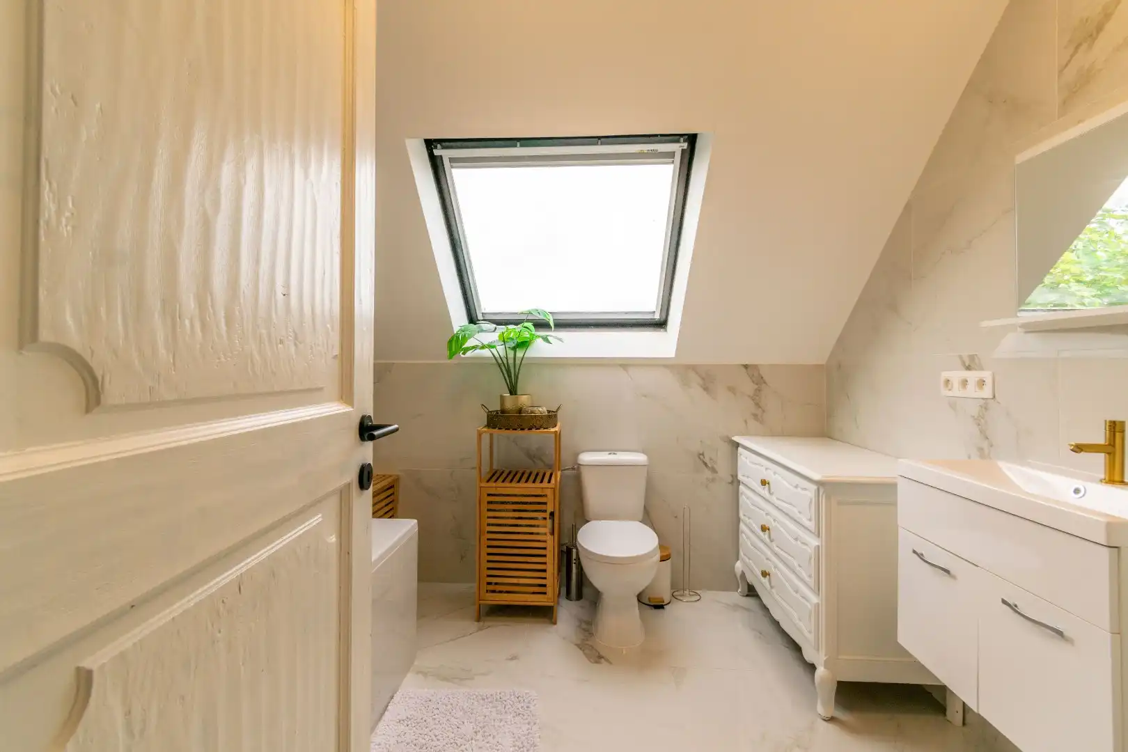 Een instapklare, heel aangename villa met oa. 3 grote slaapkamers! foto 17