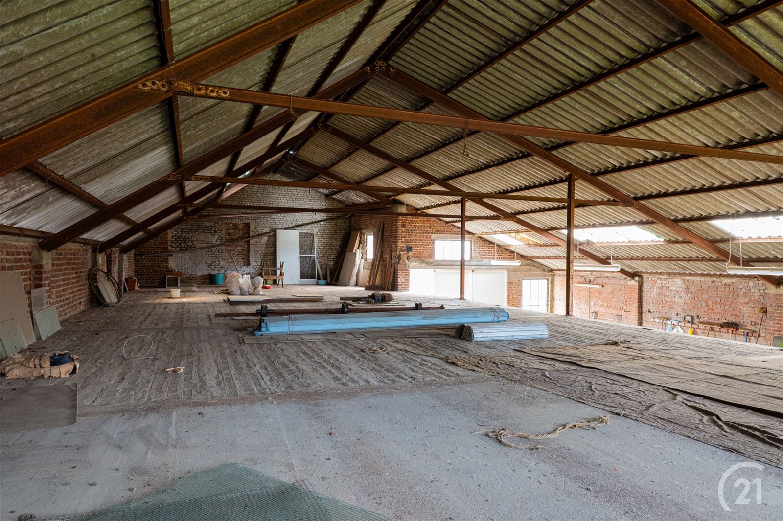 3 gevelwoning met loods (248m2) en garage foto 33
