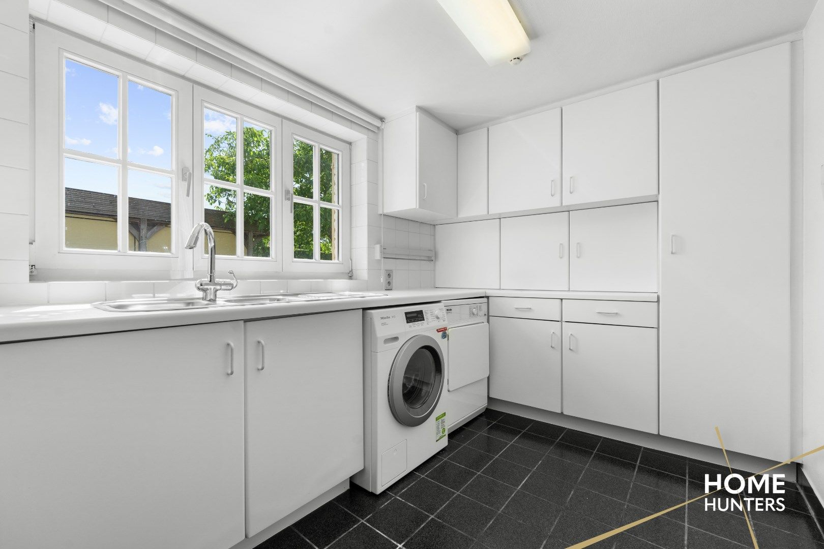 Exclusieve villa met gastenverblijf en panoramische zichten foto 30