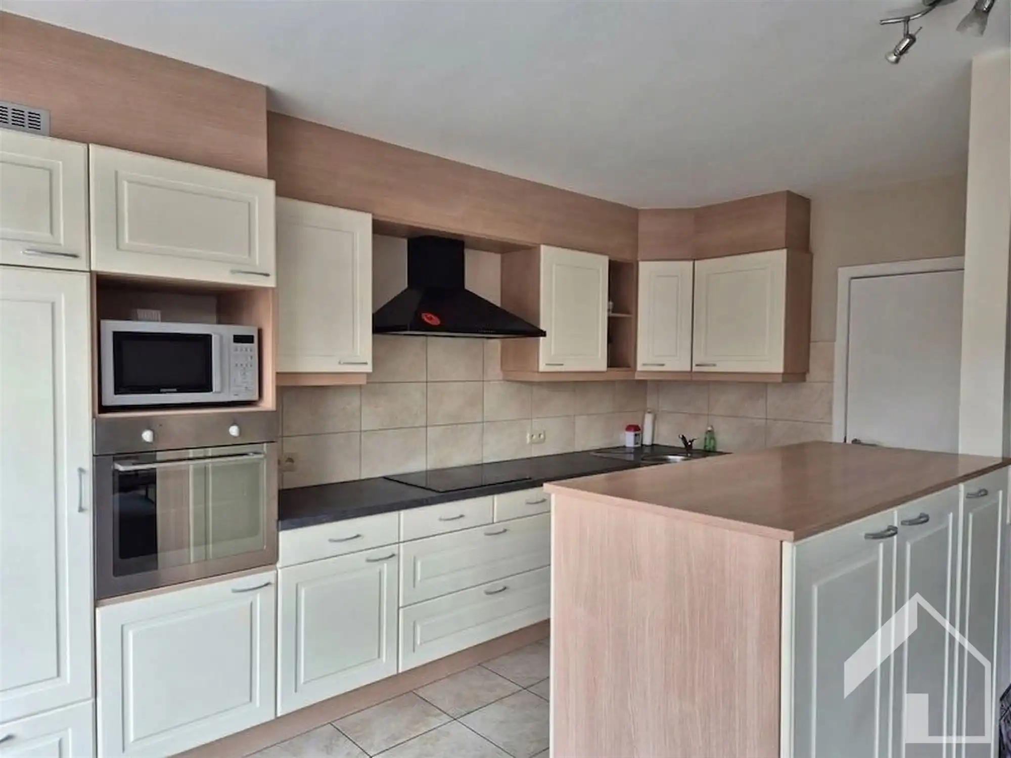 Ruim, energiezuinig appartement met 2 slaapkamers, terras, garage en lift!  foto 4