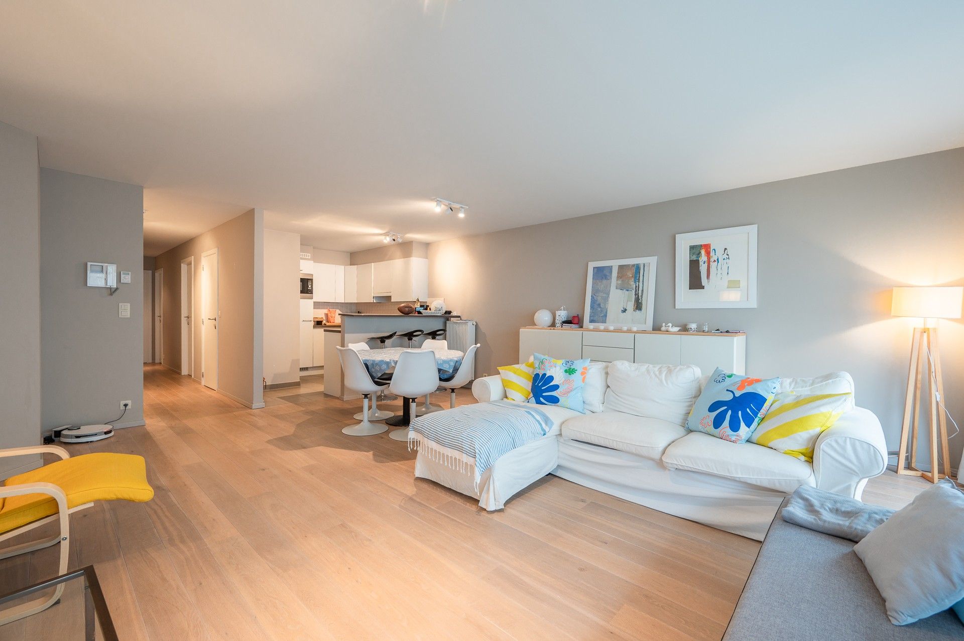 Gemeubeld: leuk en cozy appartement met 2 slpk en zijdelings zeezicht! foto 2