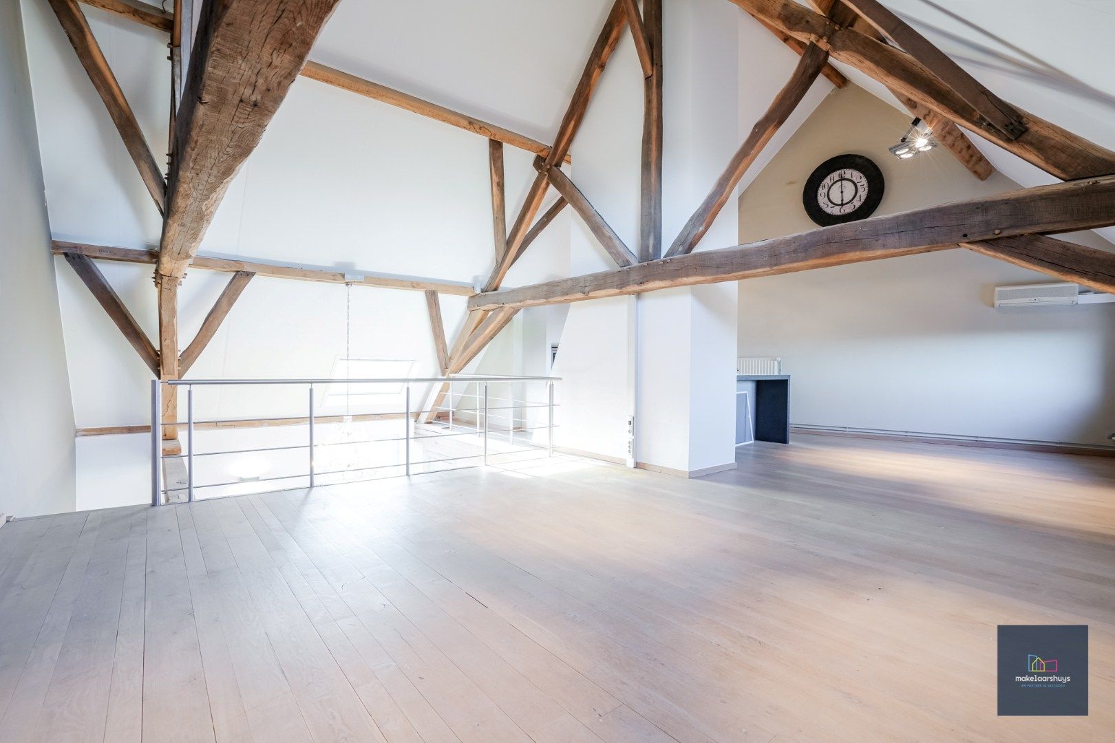 INSCHRIJVEN via de site ; Stijlvolle duplex in de hist. stadskern  foto 24