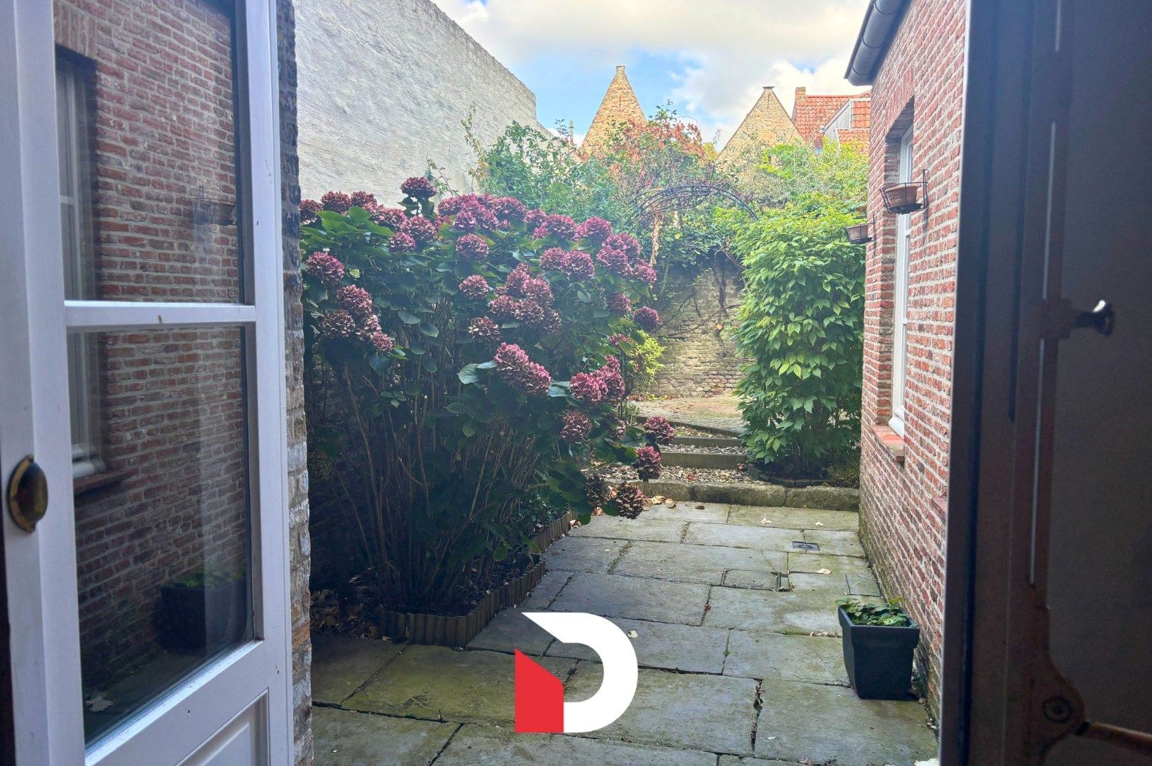 Woning in centrum Brugge met 4 slaapkamers en een gezellige stadstuin foto 10