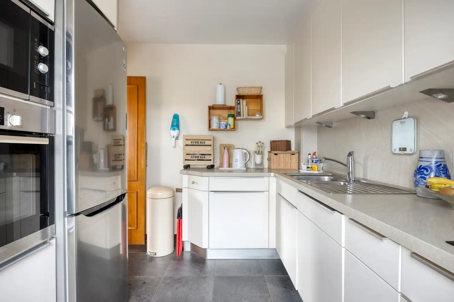 Instapklare woning met 4 slaapkamers, tuin & 2 garages foto 12