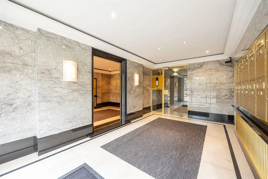 Ruim appartement met terras en zicht op Stadspark foto 20