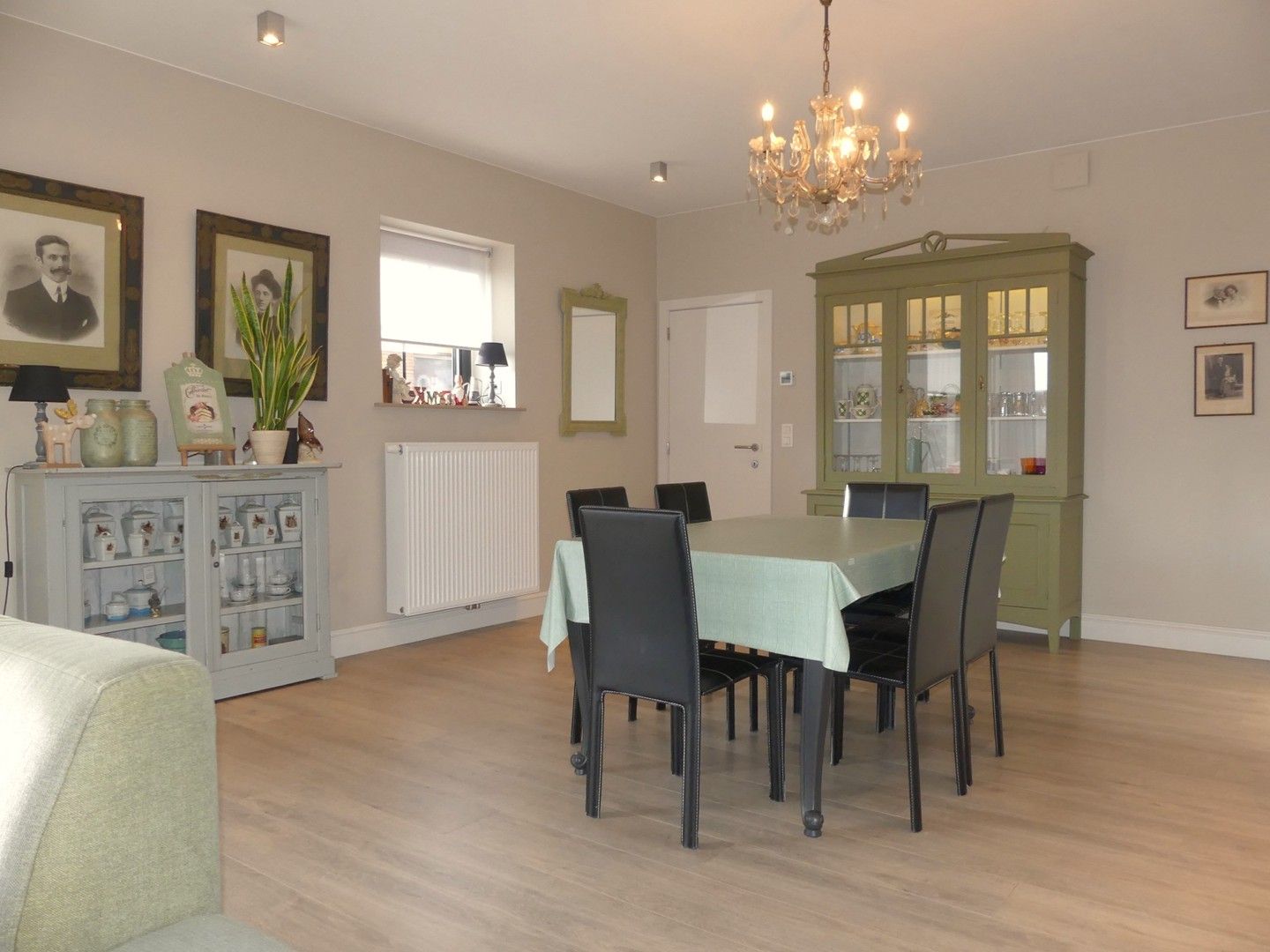 Ruim instapklaar en gezellig gelijkvloersappartement met terras en garage foto 4