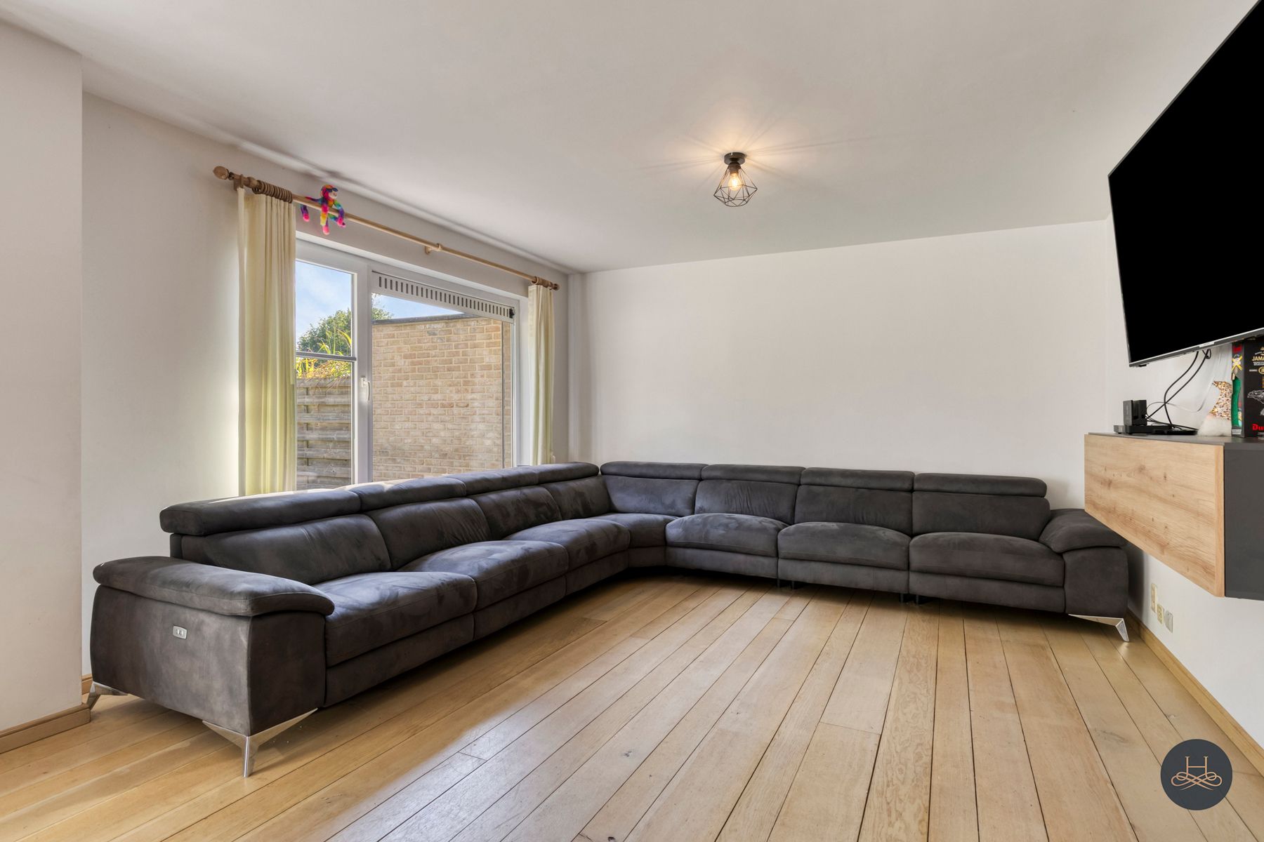 Gezellige halfopen bebouwing met 3 slaapkamers en leuke tuin foto 3