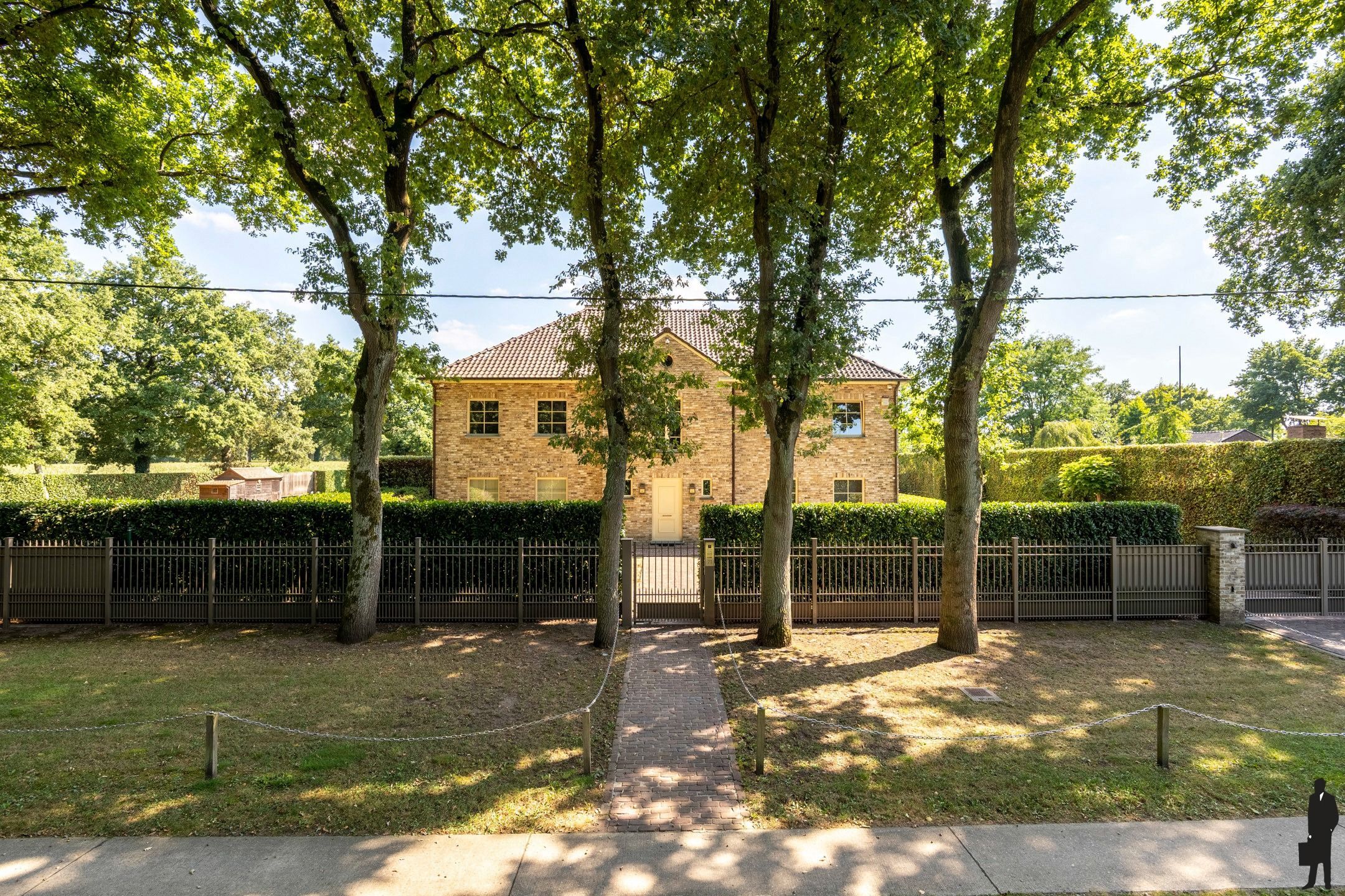 Uitzonderlijk gelegen, recente villa op domein van ca. 2ha  foto 32