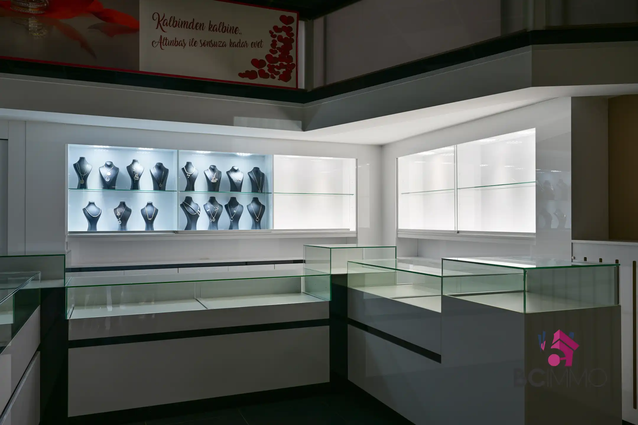 Ruime handelszaak op commerciële toplocatie in Genk foto 3