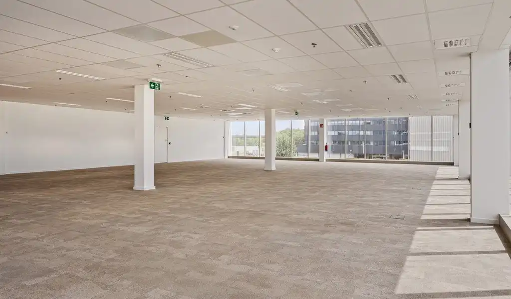 Vernieuwde kantoren te huur in Ahlers Building te Antwerpen foto 8