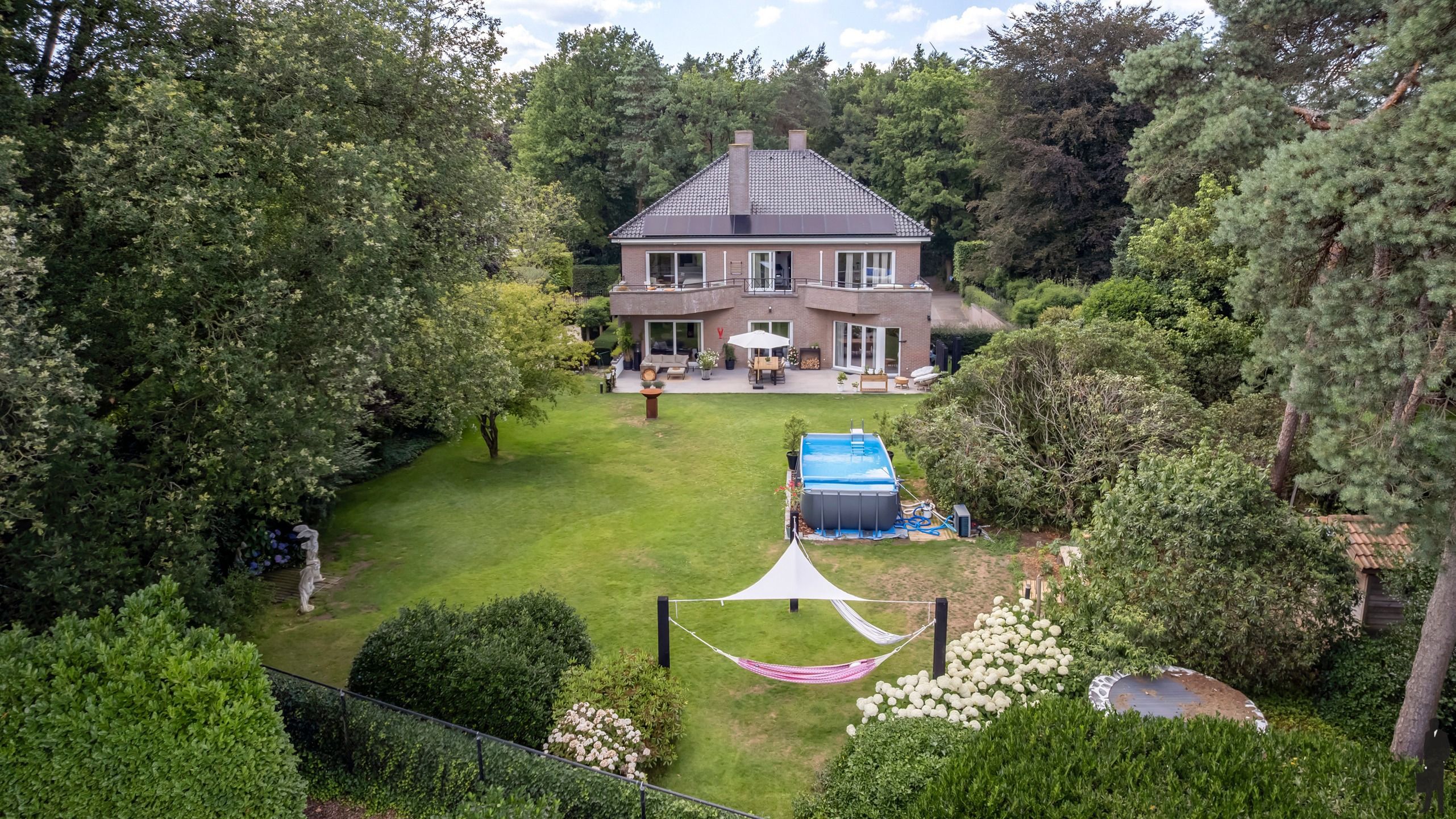 In de residentiële villawijk, De Meersebergen nabij Breda klassieke herenhuis op ca. 2135 m² met uitzicht op "Markdal". foto 60