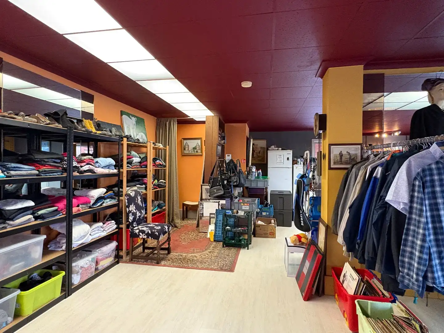 Centraal en goed gelegen handelsruimte in Kuurne foto 3