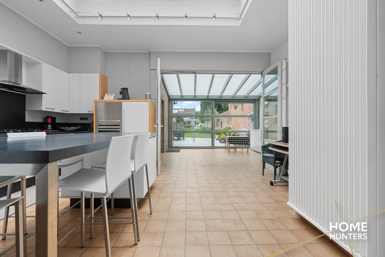 Instapklare woning met garage in het hartje van Menen  foto 6