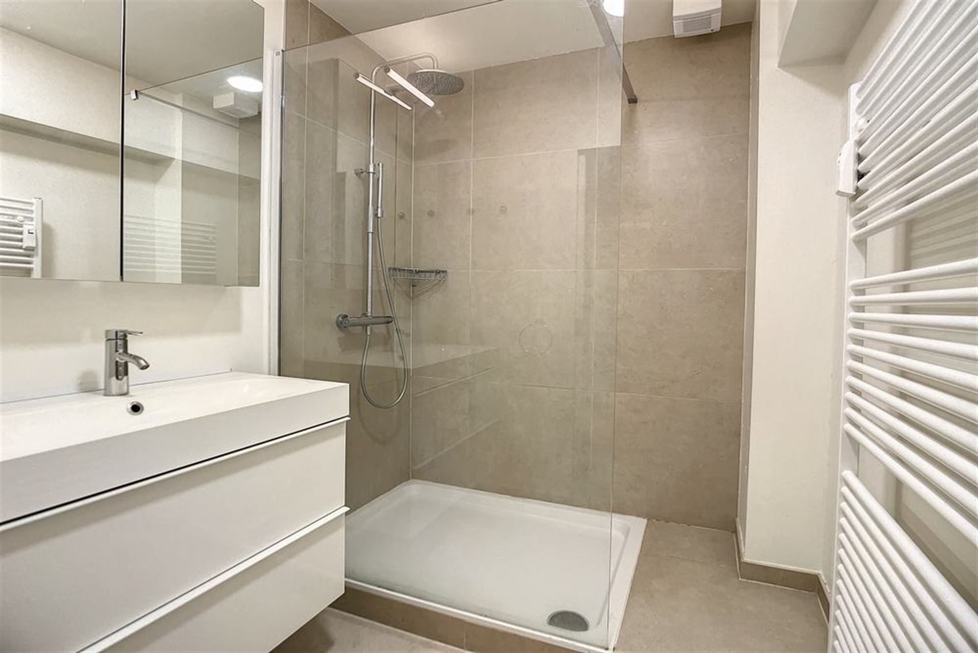 Appartement met 2 slaapkamers en garagebox foto 8