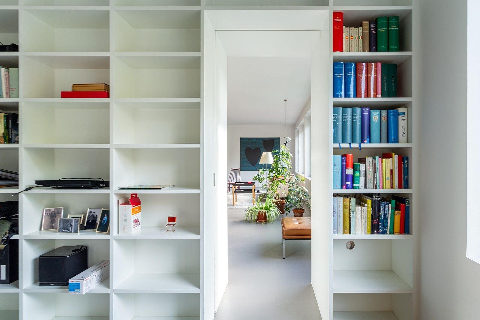 Architecturale parel met een zee van ruimte foto 9