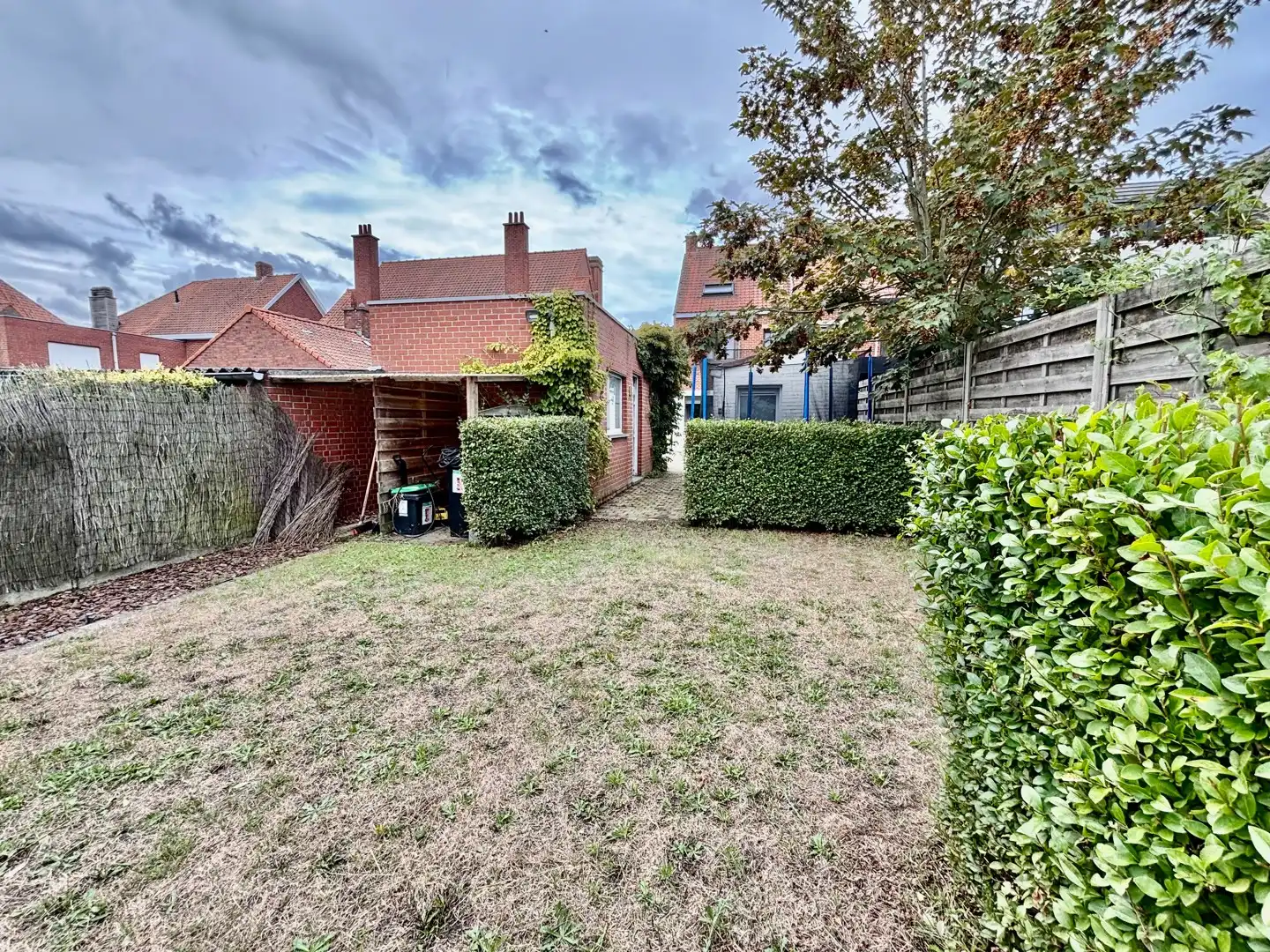 Instapklare halfopen bebouwing met veel ruimte, garage en zonnige tuin foto 9
