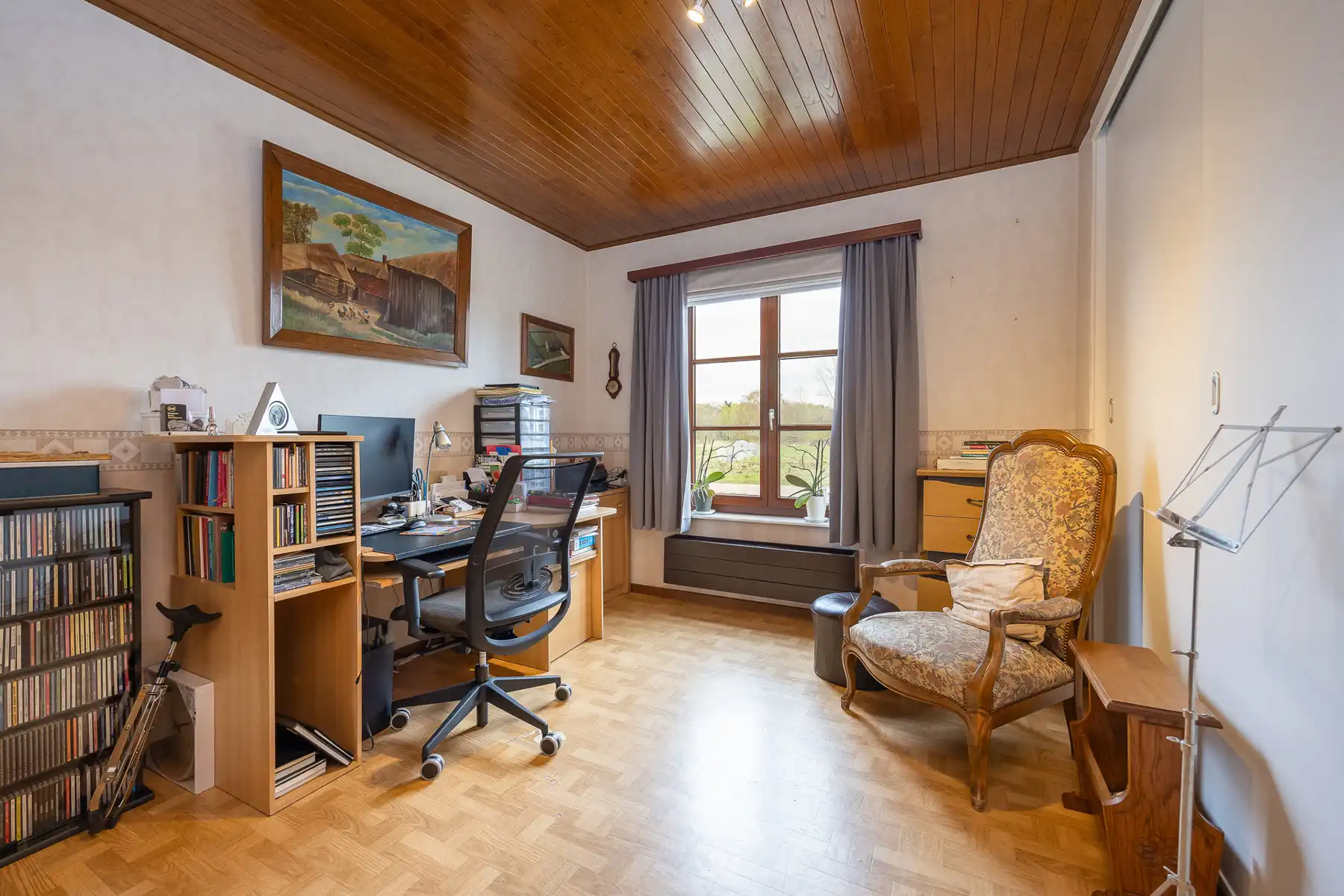 Rustig gelegen gezinswoning met 5 slaapkamers op een perceel van 1.782m². foto 6