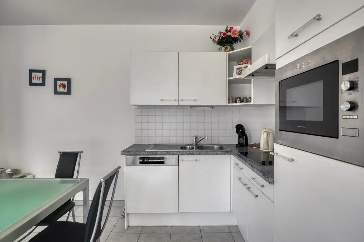 Zongericht appartement met 2 slaapkamers en aankoopmogelijkheid van een garage! foto 5