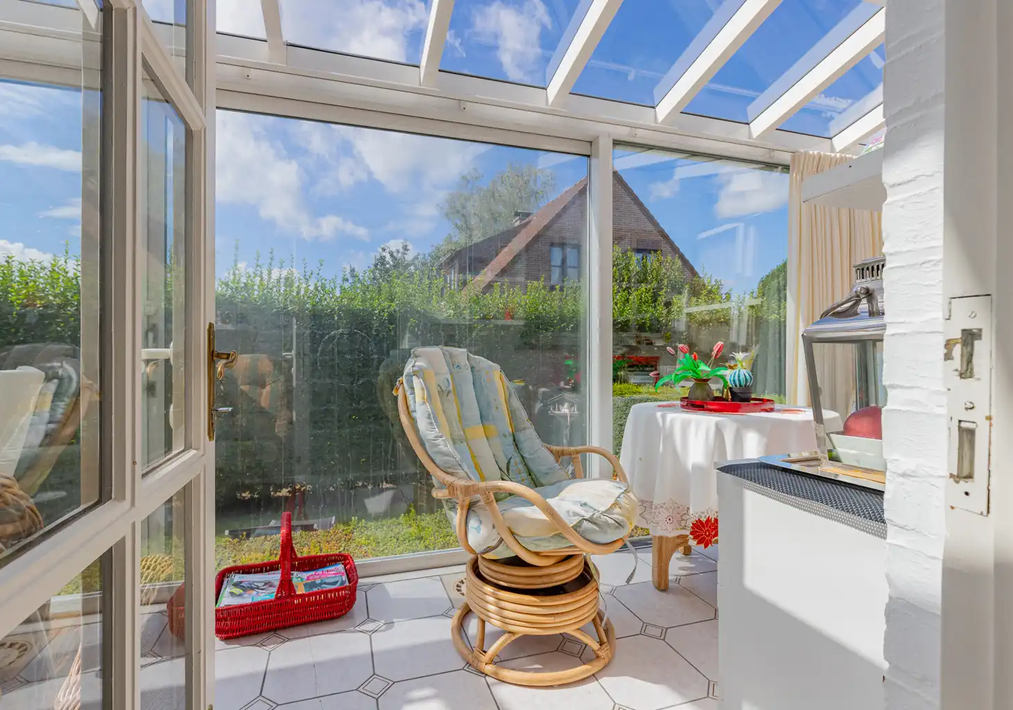 Open bebouwing met 4 slpks en veel opbergruimte! foto 8