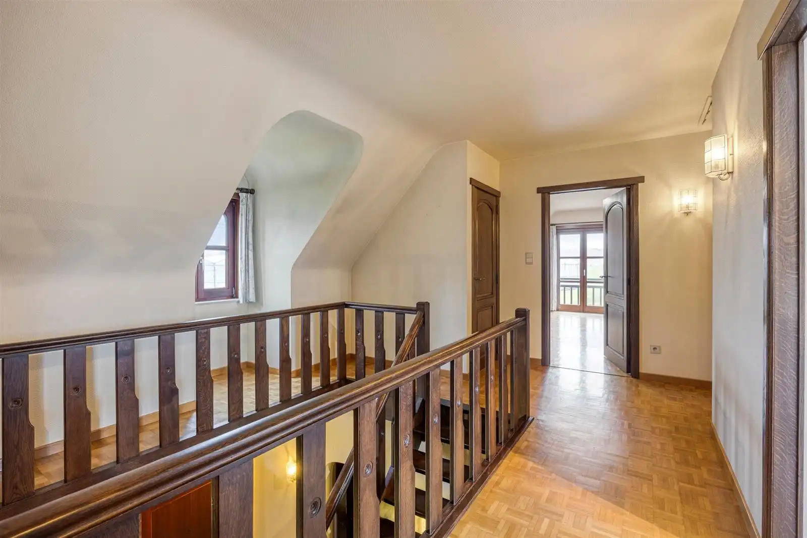 Riante open bebouwing in rustige straat foto 19