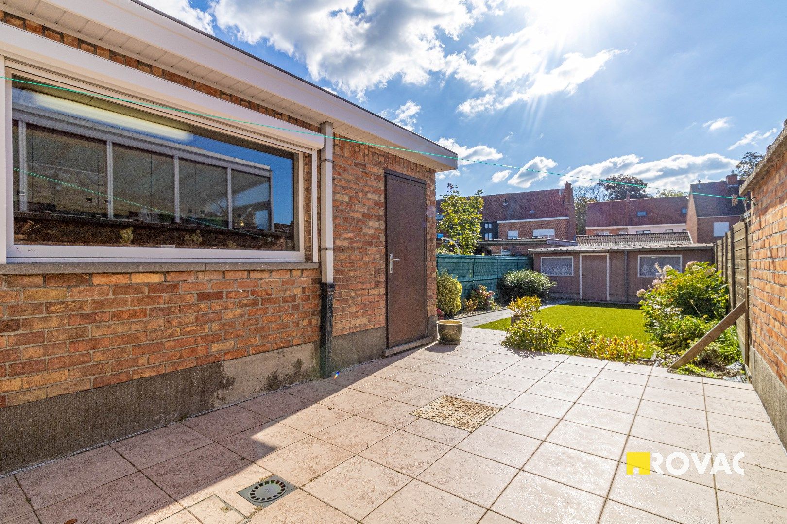 Leuke rijwoning in doodlopende straat met dubbele garage foto 16