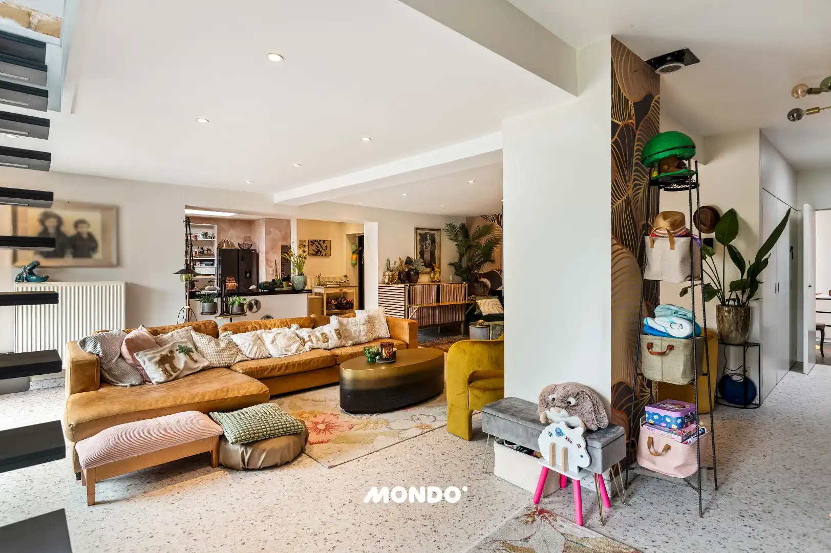 Ruime handelswoning met 2 handelsruimtes, 4 slaapkamers, garage, terras en zonnige tuin. foto 8