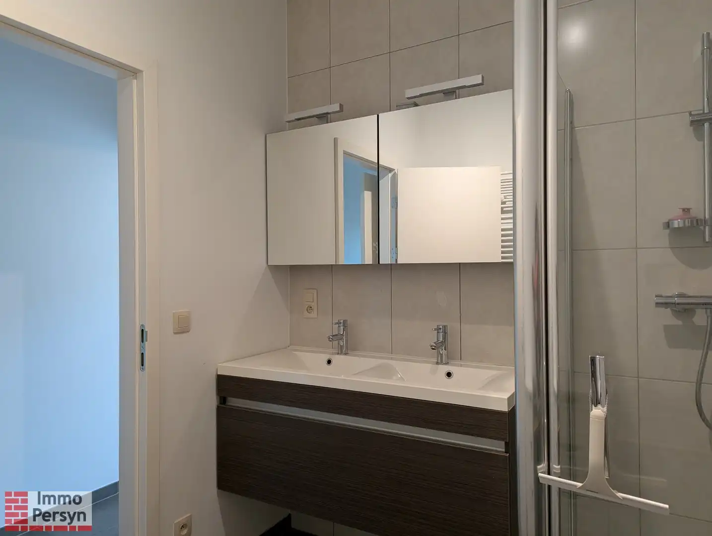 Gelijksvloer appartement met tuintje foto 12