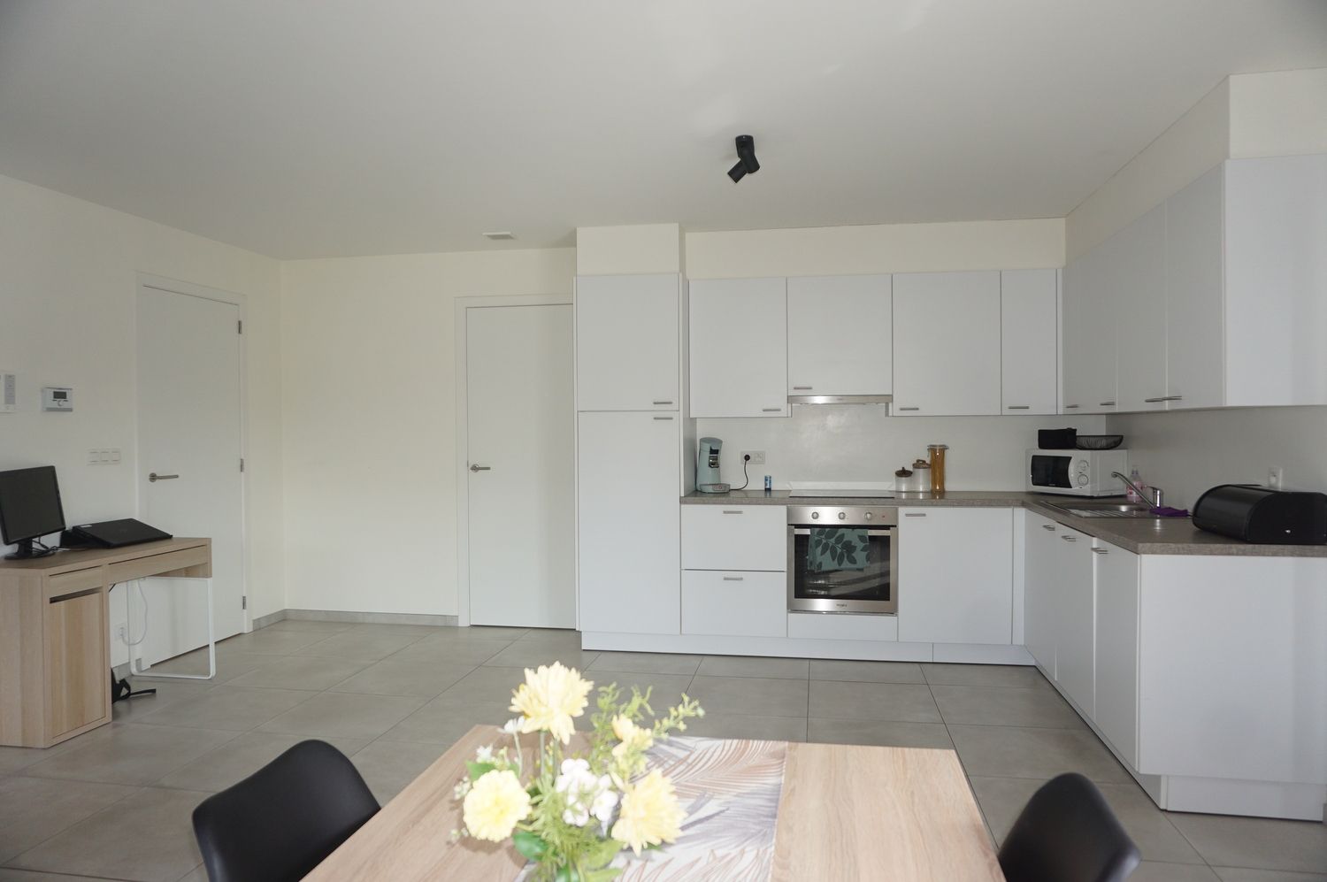 Modern appartement met 2 terrassen en autostandplaats nabij Paal-centrum foto 4
