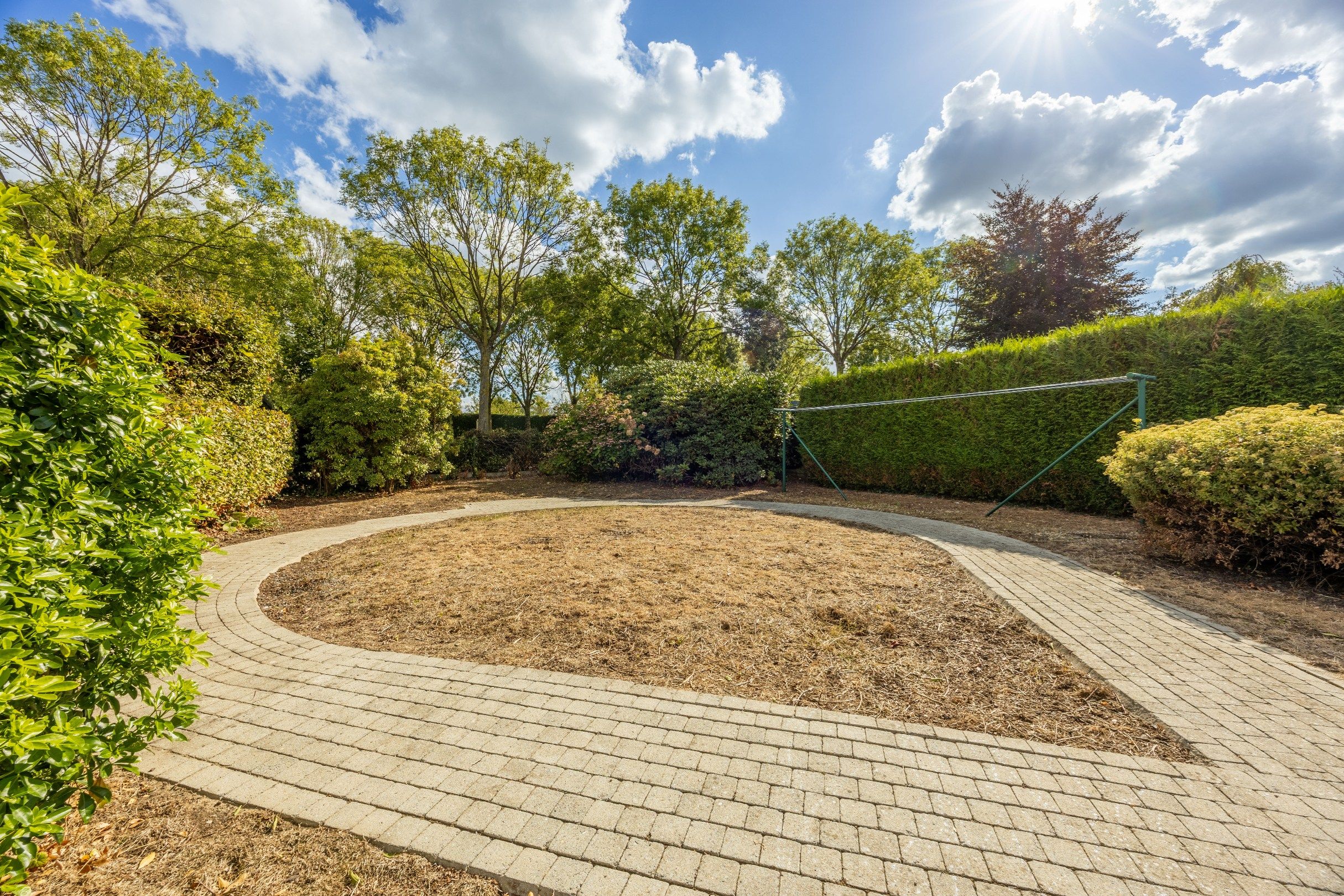 TRAPLOZE WONING MET ZONNIGE TUIN foto 20