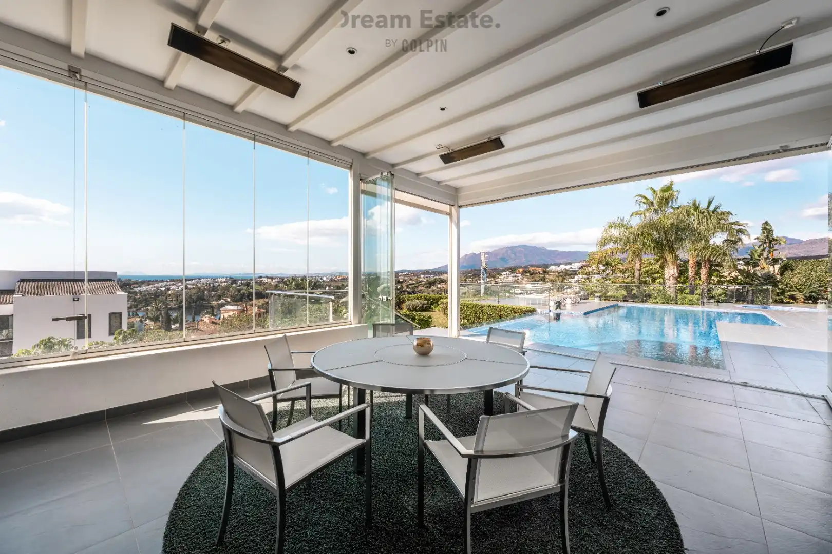 Prachtige villa met panoramisch uitzicht op zee te Los Flamingos Golf Resort, Benahavis. foto 11