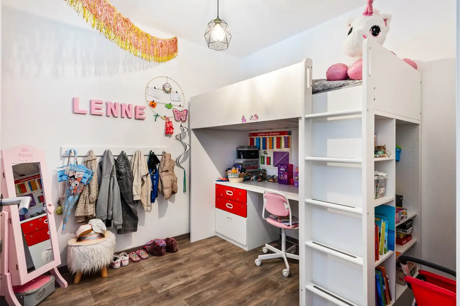 Instapklaar appartement met twee slaapkamers en terras te Deurne! foto 9