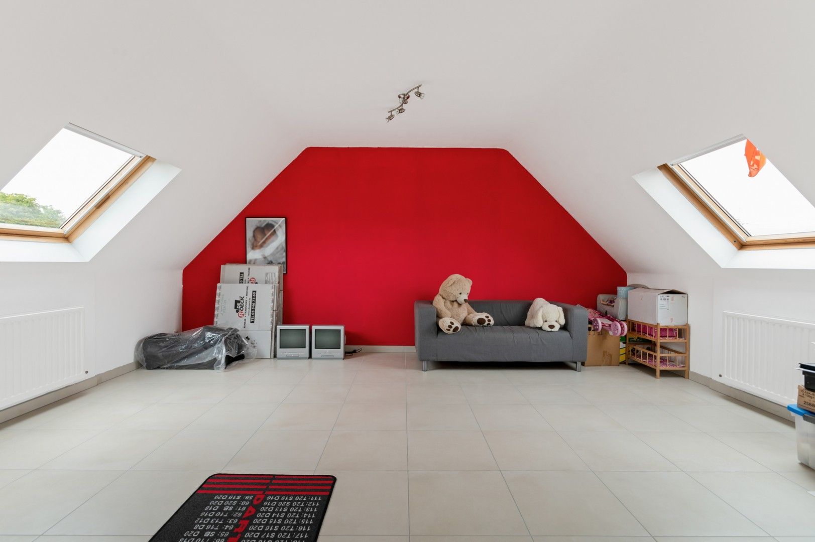 Instapklare halfopen woning met 4 slpk, tuin met zwembad foto 18