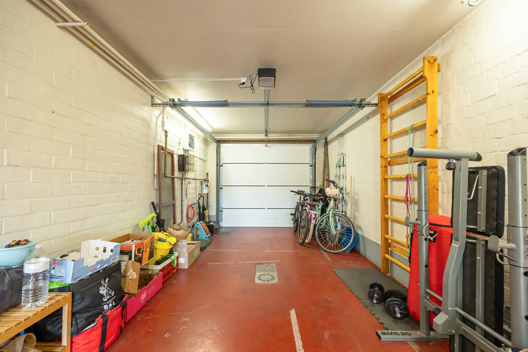 Ruime woning met 3 aangename slaapkamers, garage en tuin foto 19