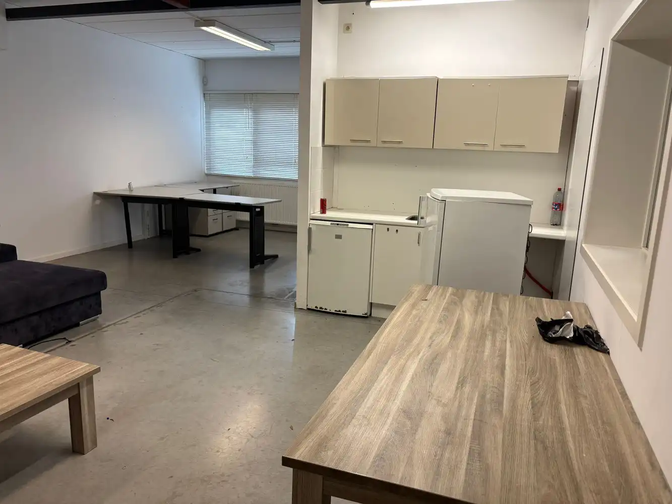 BEDRIJFSUNIT MET KANTOREN foto 4