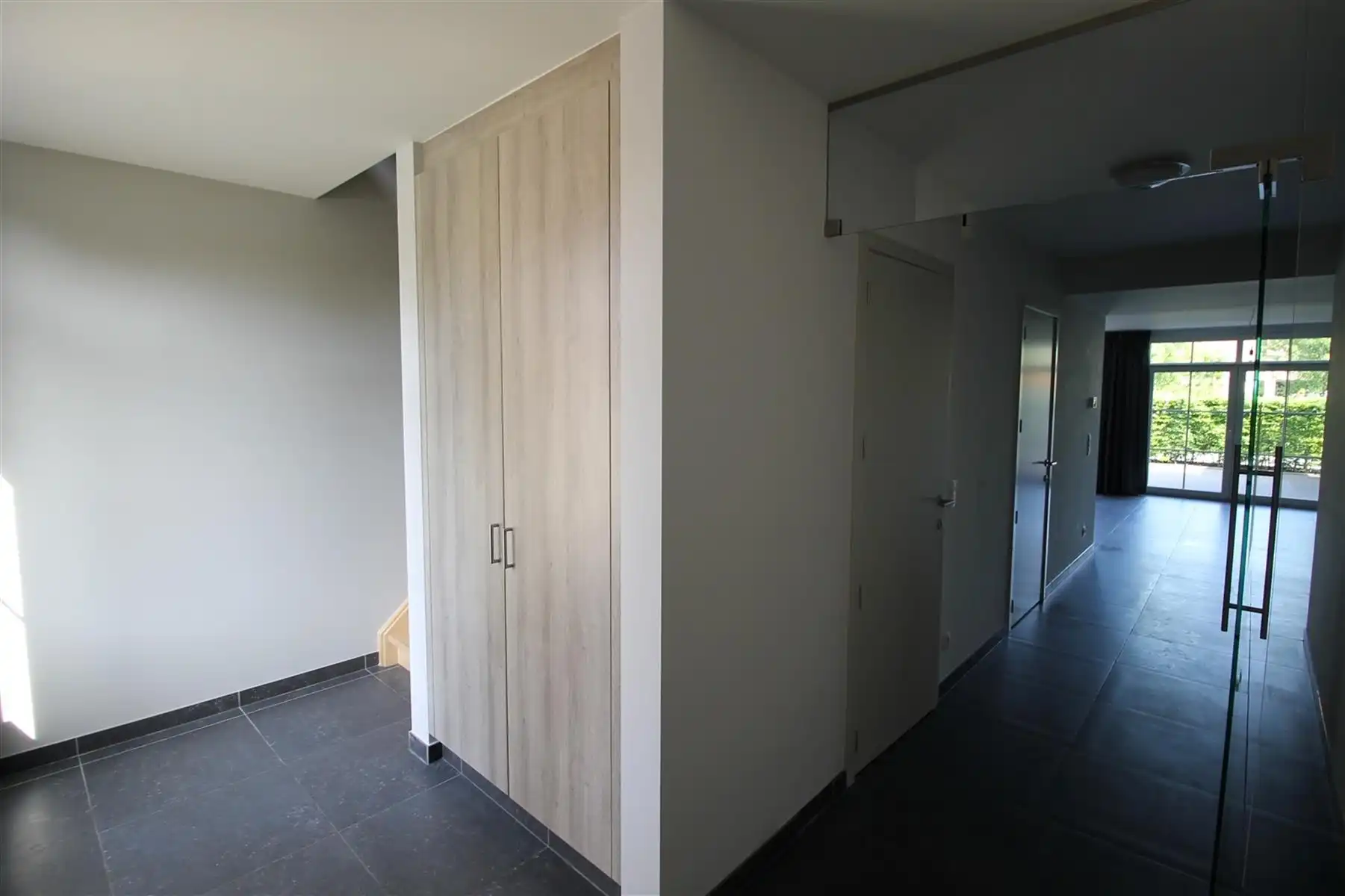Gezinswoning met 3 slaapkamers, terras en twee ondergrondse autostaanplaatsen. foto 2