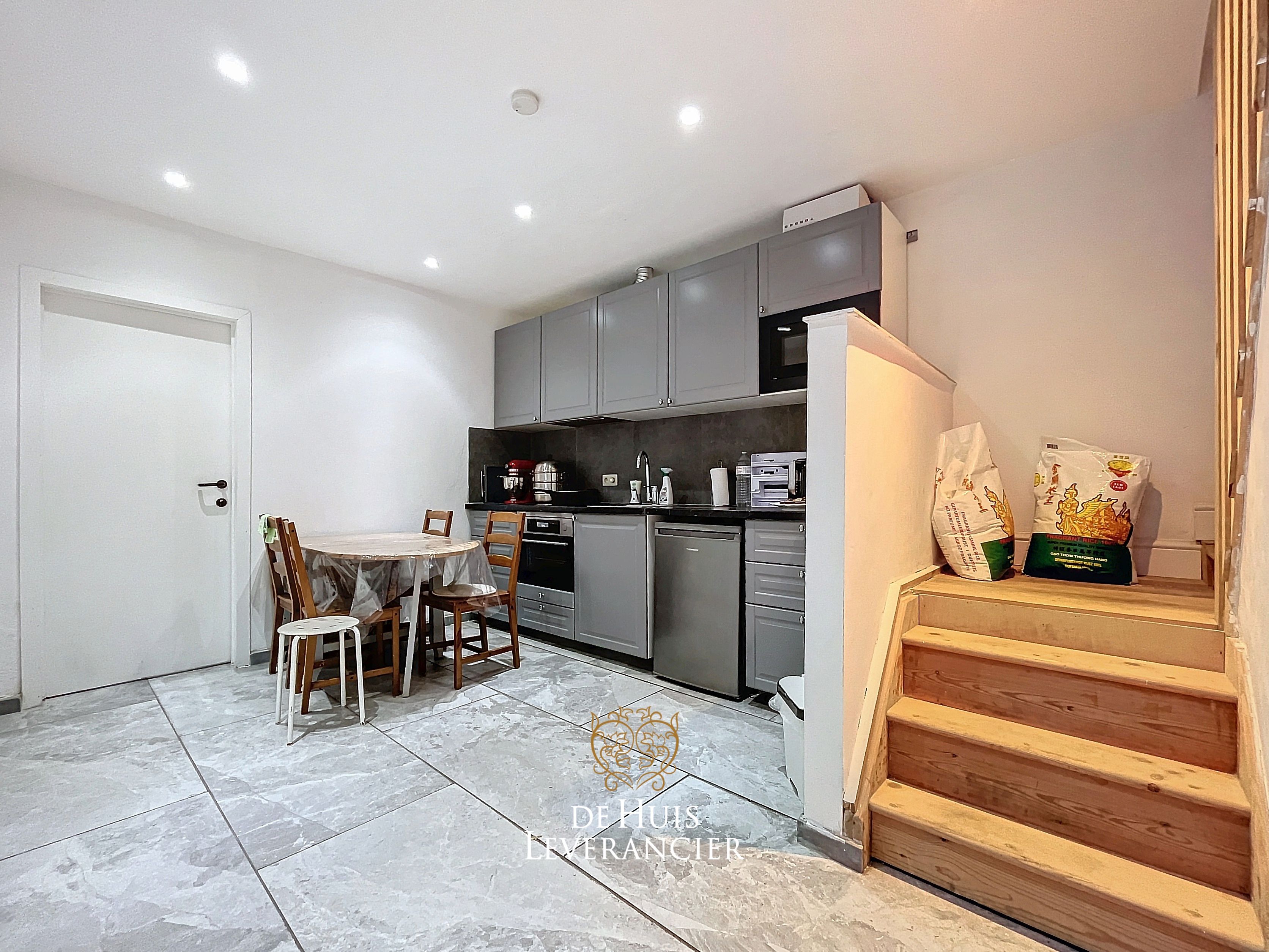 RUIME woning te koop (8 slpks, 2 badk) die ook perfect als tweewoonst kan dienen foto 18