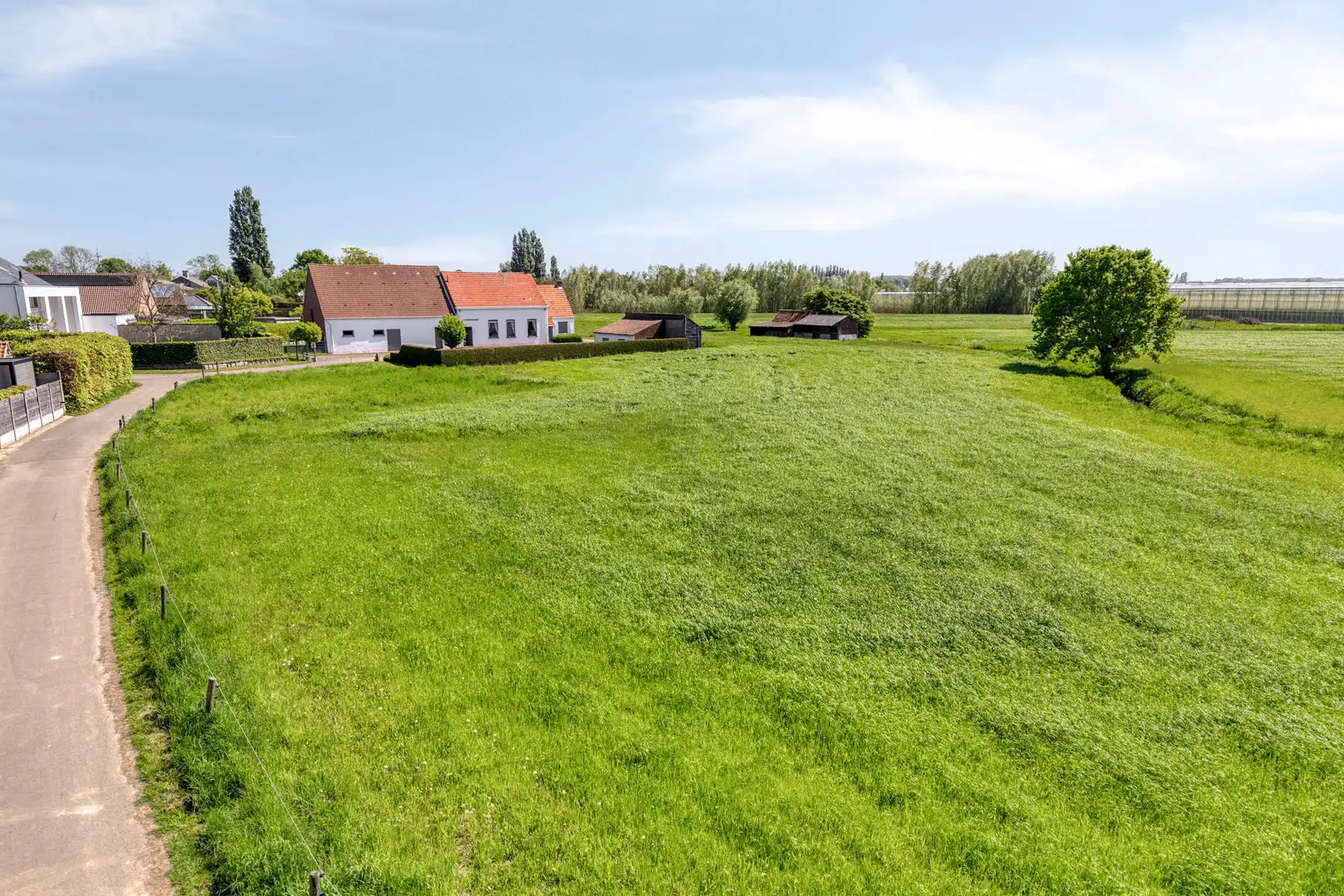 Ruime authentieke hoeve op een perceel van 47.440m². foto 2