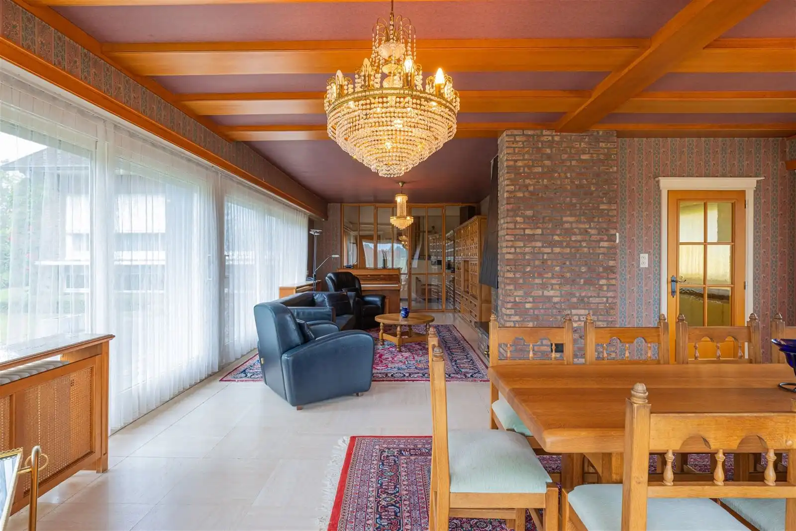 Ruime op te frissen split level villa met grote tuin op 23are20 foto 9