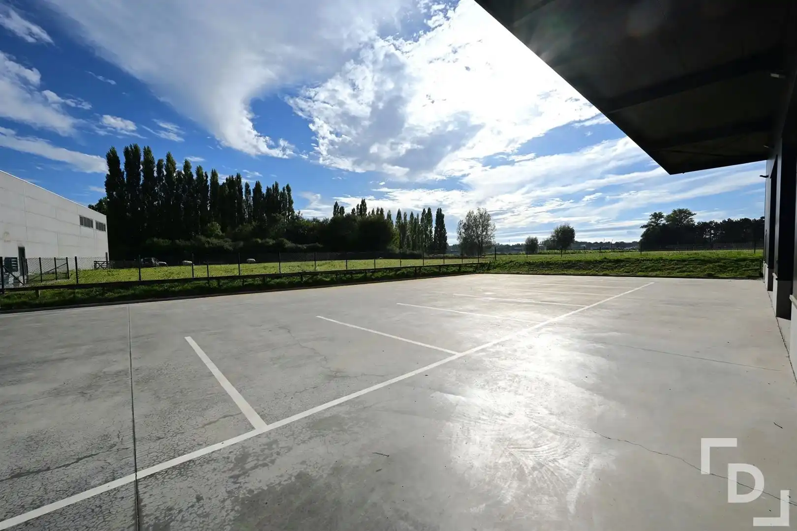 Opslagruimte van 435m² met parkeerterrein te huur in Ieper foto 3