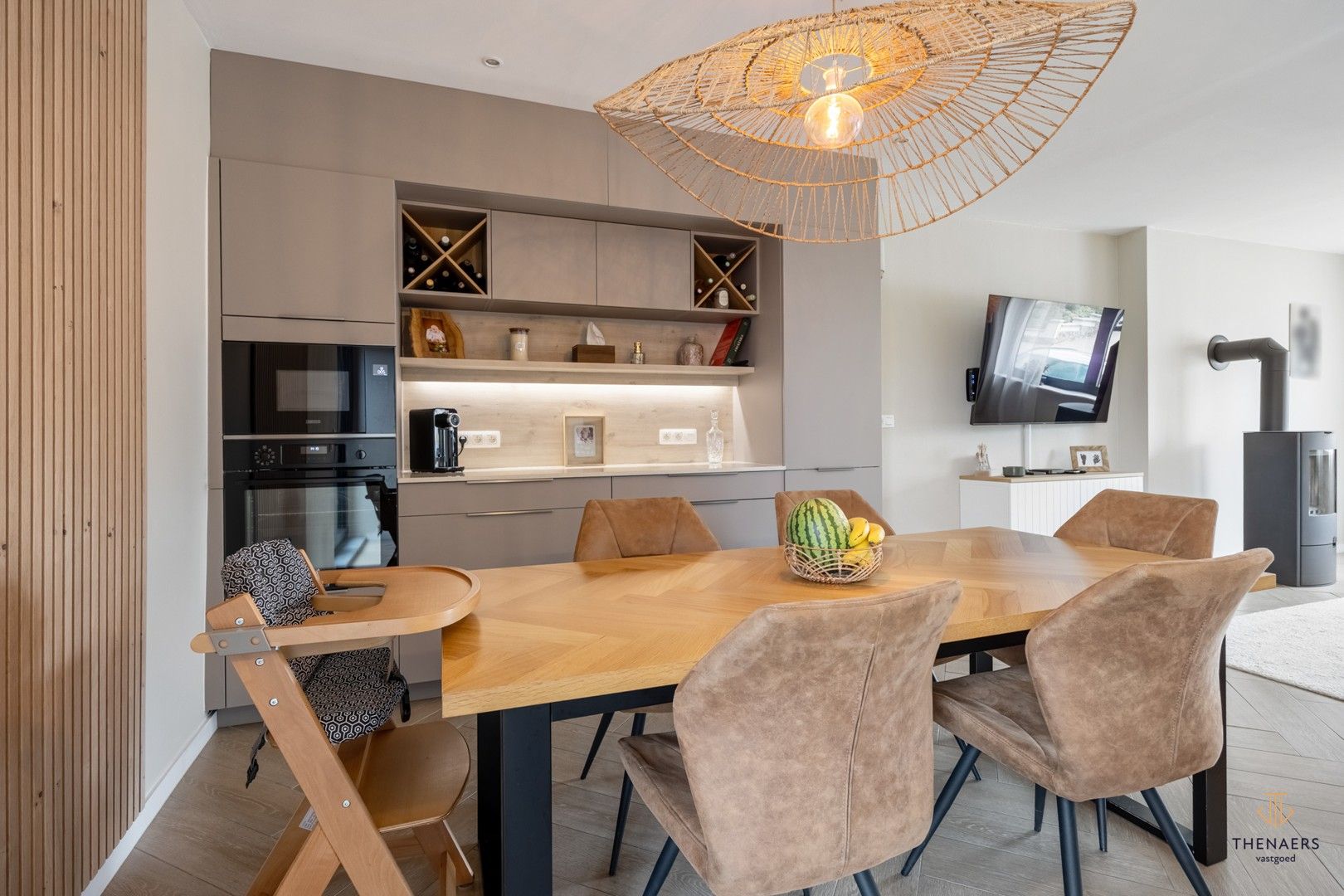 GEMODERNISEERDE GEZINSWONING MET 4 SLAAPKAMERS. foto 11