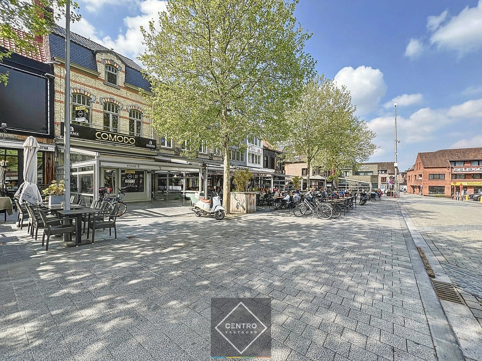 Ruim instapklaar handelspand met te renoveren woning (vroeger café Comodo en ook café Mozart) op de Grote Markt (Izegem) ! foto 2