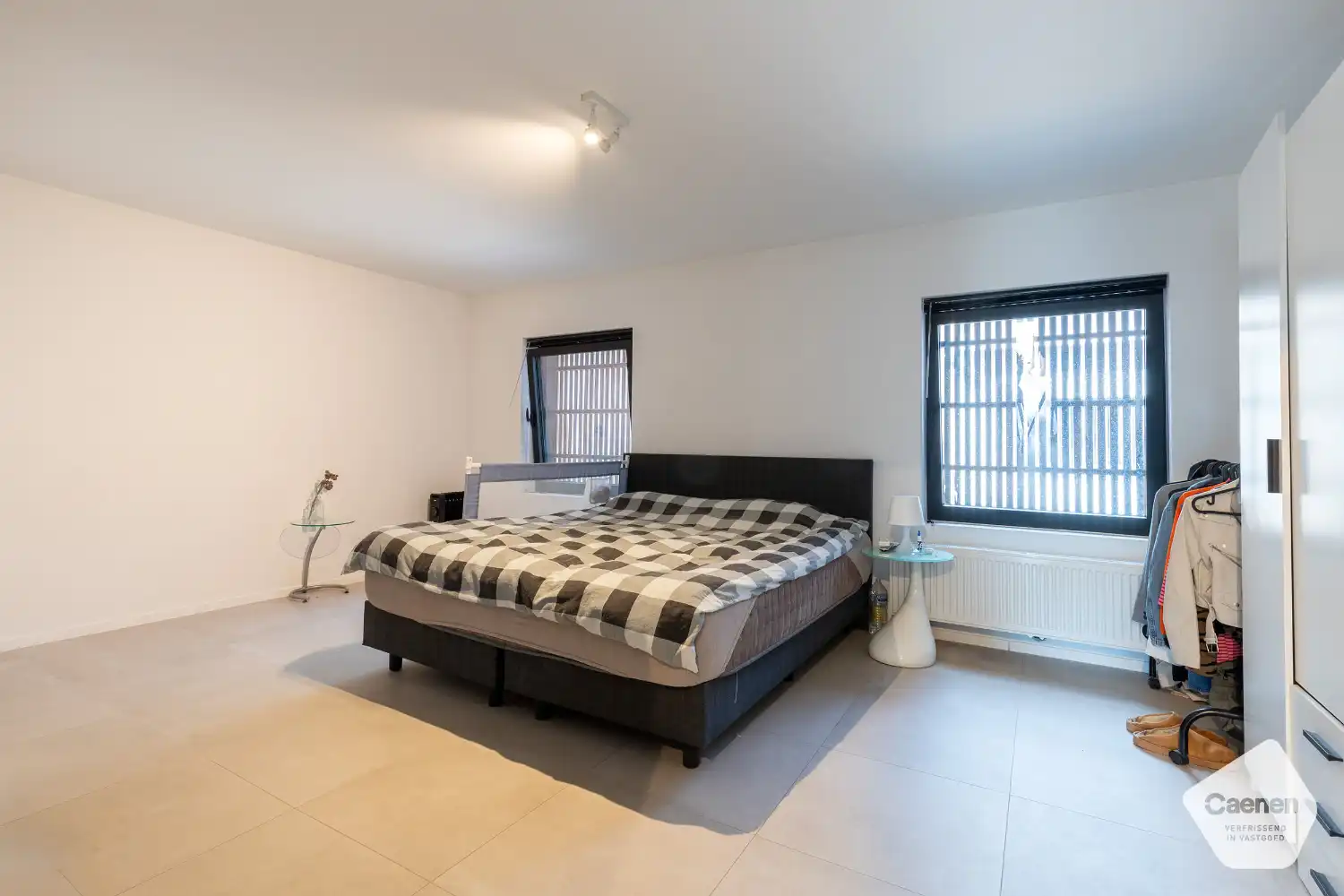 Zéér ruim appartement met 2 slaapkamers en groot terras. foto 8