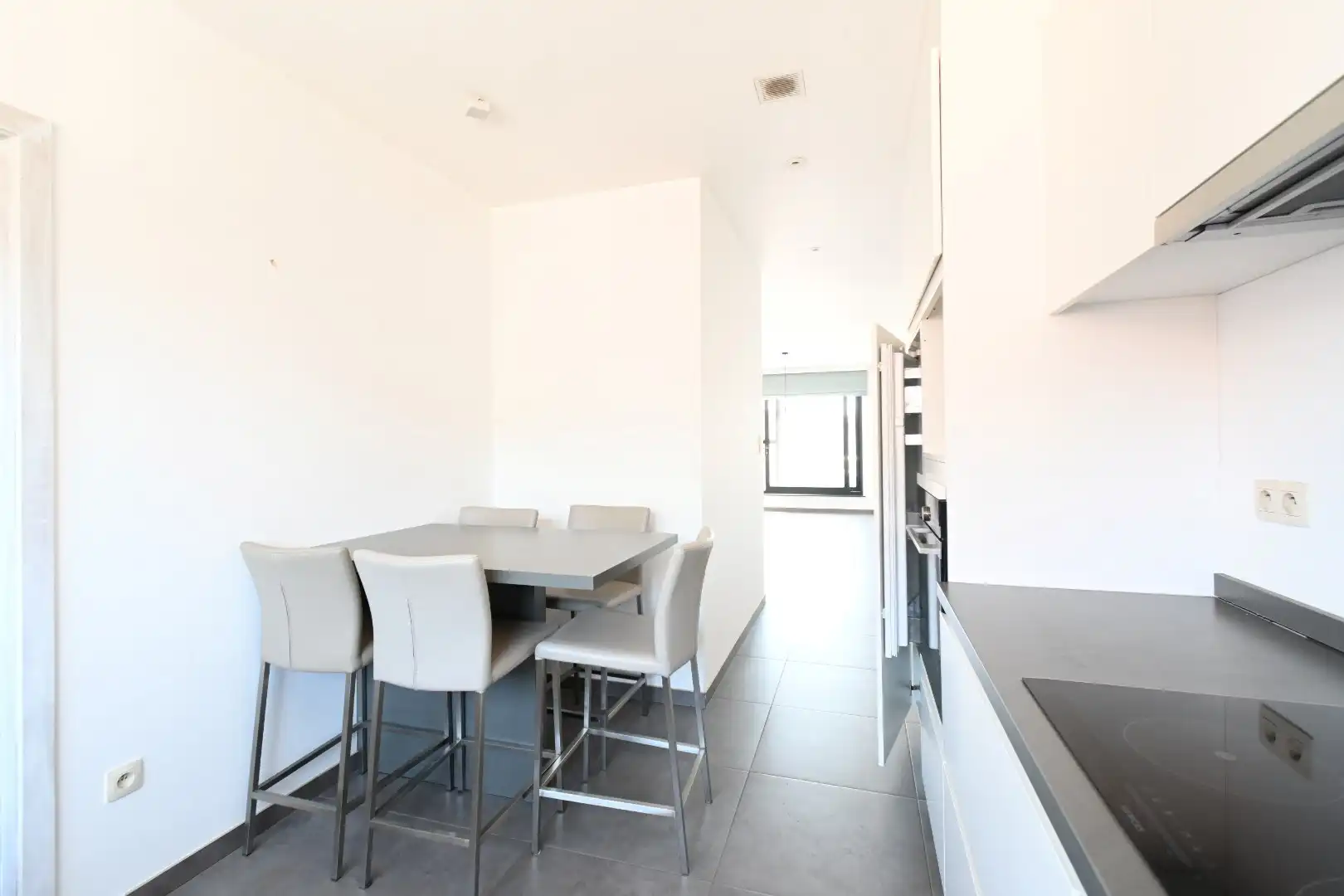Knap ingericht ruim duplex-appartement met 3 slaapkamers te  Bilzen - Merem + autostandplaats foto 9