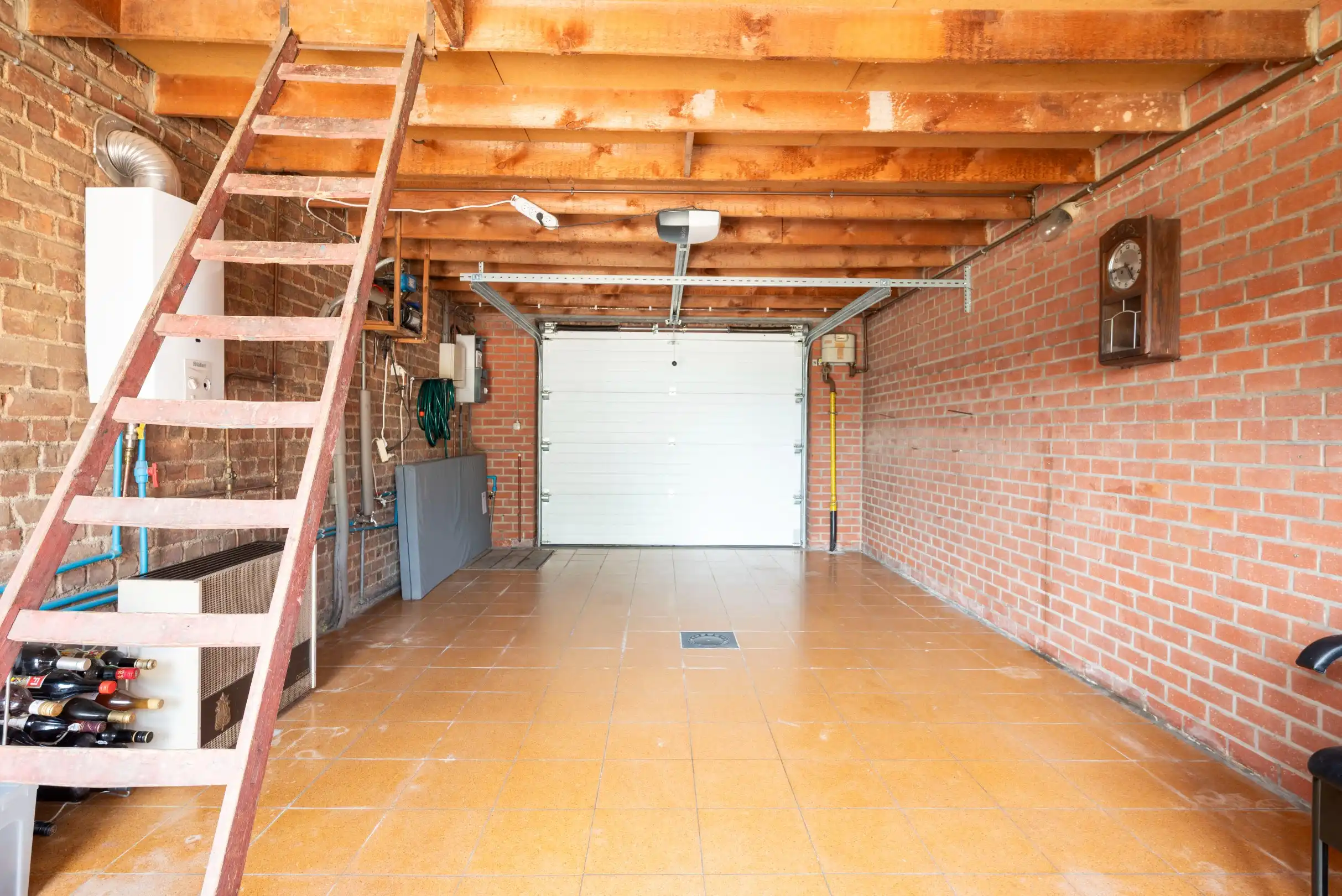 Goed onderhouden woning met garage, oprit en uitbreidingsmogelijkheden foto 8