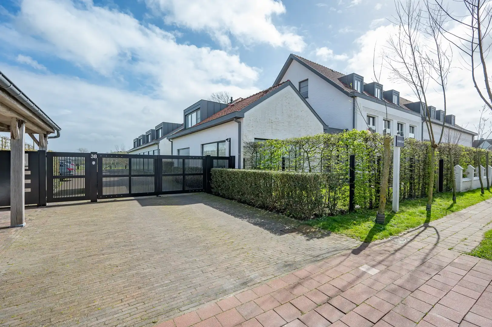 Prachtige, lichtrijke woning vlakbij het pittoreske Oosthoekplein in het Zoute op wandelafstand van de zee en het Zwin. foto 24