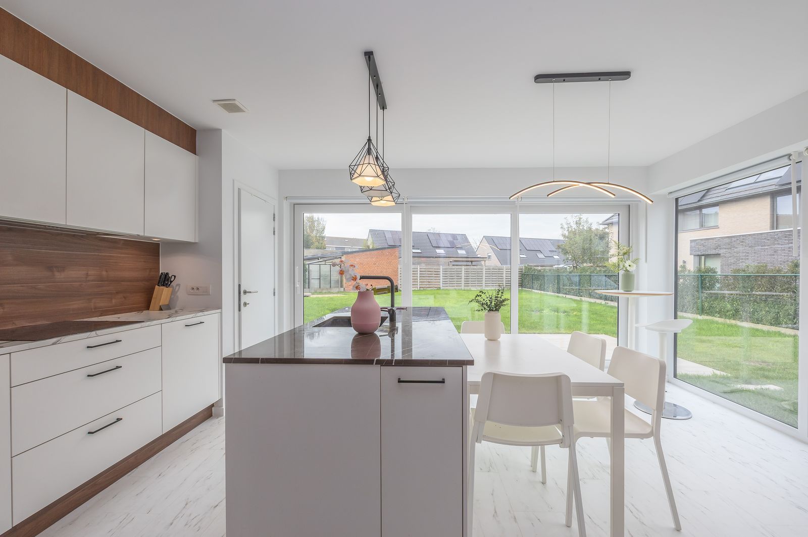 Recente vrijstaande villa op een royaal perceel (1044 m2) foto 5