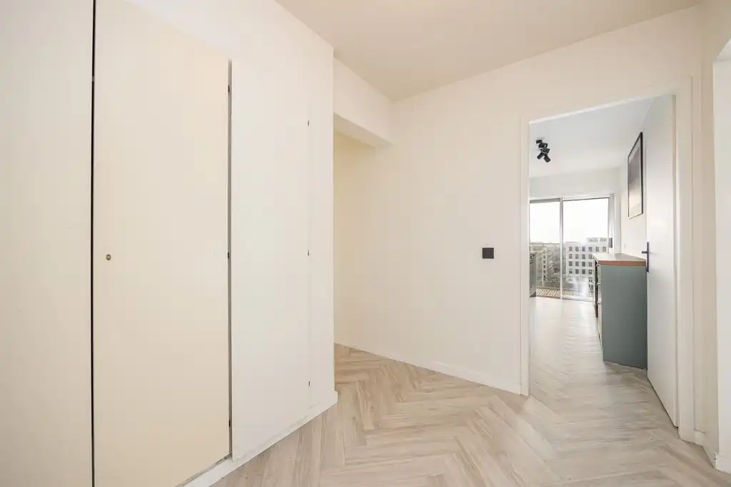 Gerenoveerd appartement met panoramisch zicht foto 7